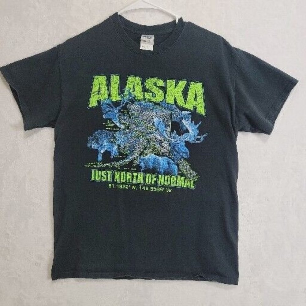 Alaska "Just North of Normal" Men's Medium Black T-shirt Bear Wolf Moose